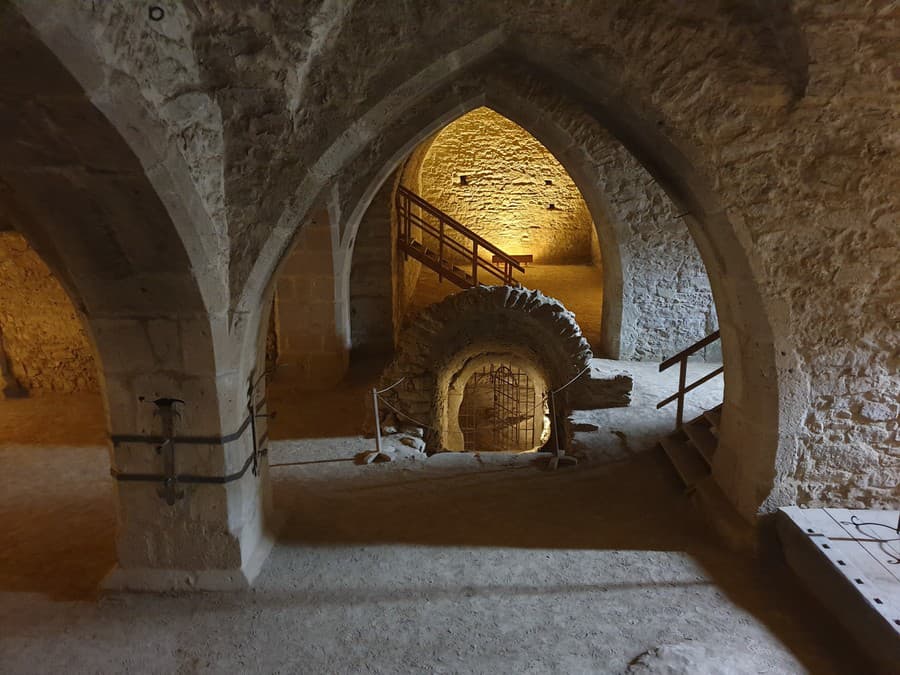 Hrad ukrýva aj pôsobivé podzemné priestory