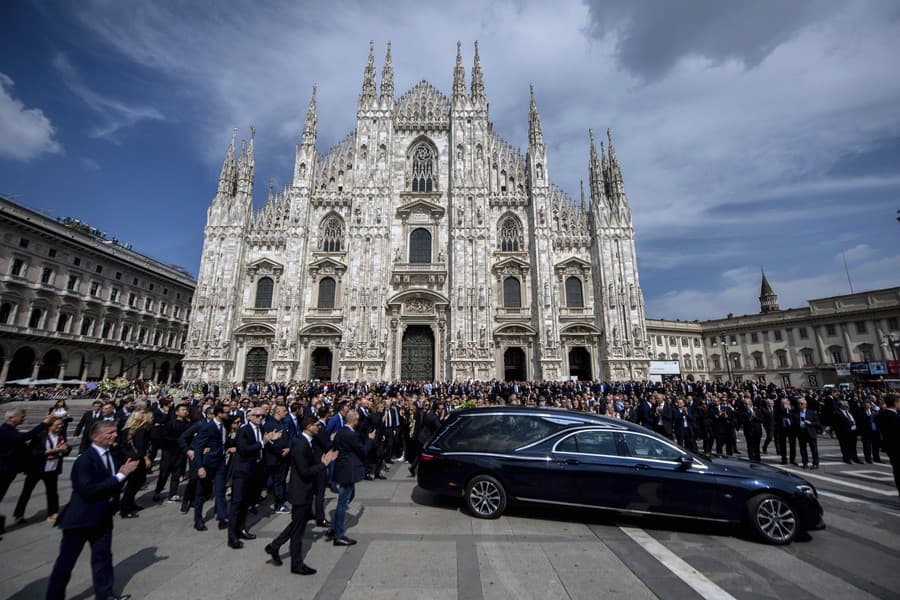 Berlusconiho pohreb v Miláne