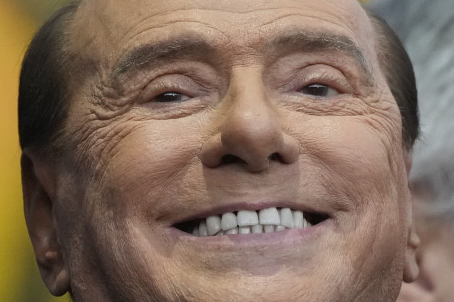 Silvio Berlusconi podľahol pred mesiacom rakovine