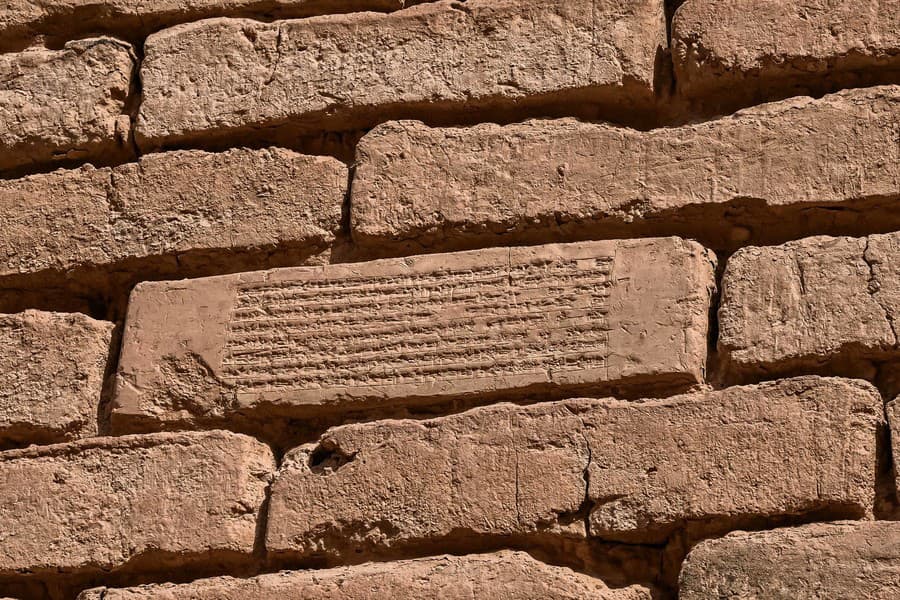 Tehla s podpisom originálneho staviteľa Nebukadnesara II.