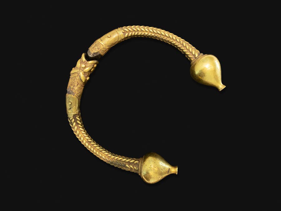 Náramok torcs podobný náhrdelník, ktoré našli v Španielsku