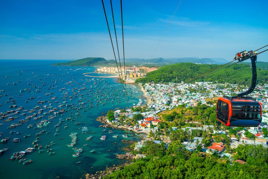 Najdlhšia lanovka na svete spája ostrov Phu Quoc s národným parkom Hon Thom.