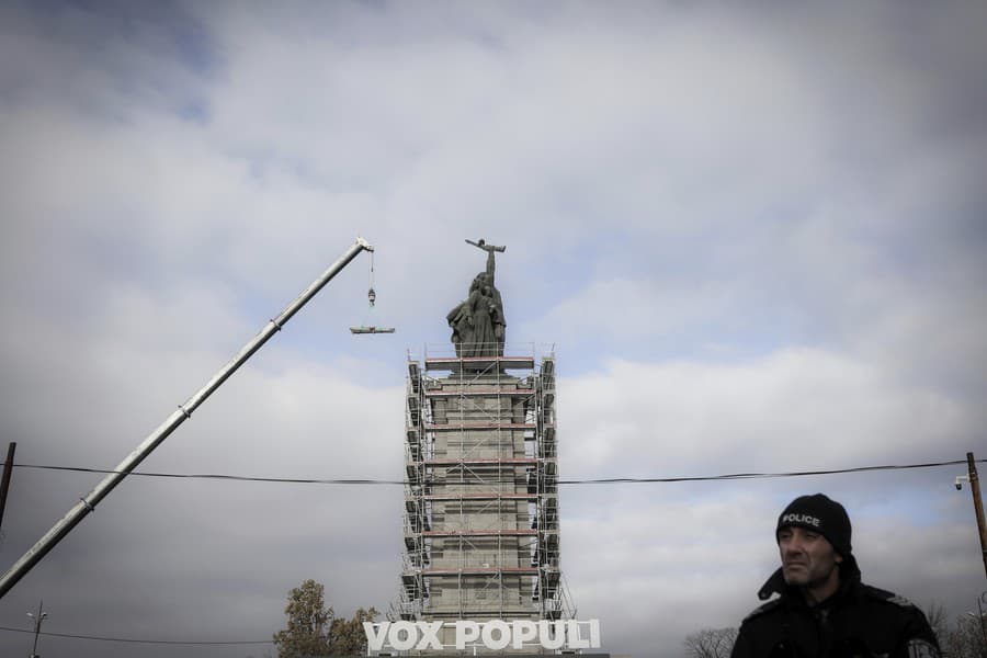 Bulharsko začalo odstraňovať pomník