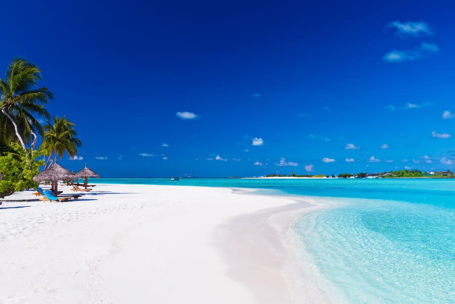 Pláž na Maldivách ako z obrázka
