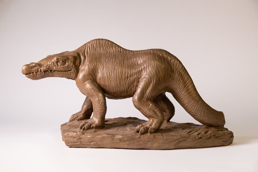Model sochy Megalosaura z Krištáľového paláca, ktorý ukazuje, ako si dinosaury predstavovali v 50. rokoch 19. storočia.