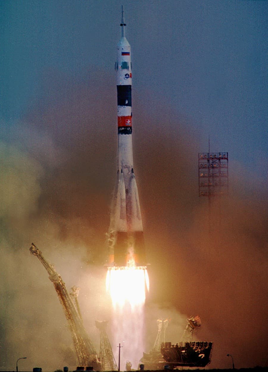 Štart rakety s  kozmickou loďou Sojuz TM-29