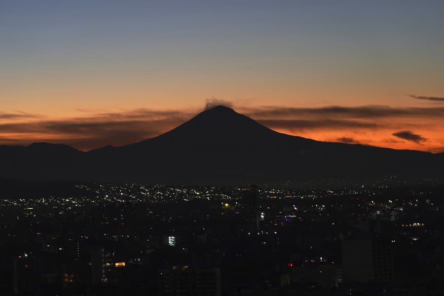 Erupcia mexickej sopky Popocatépetl