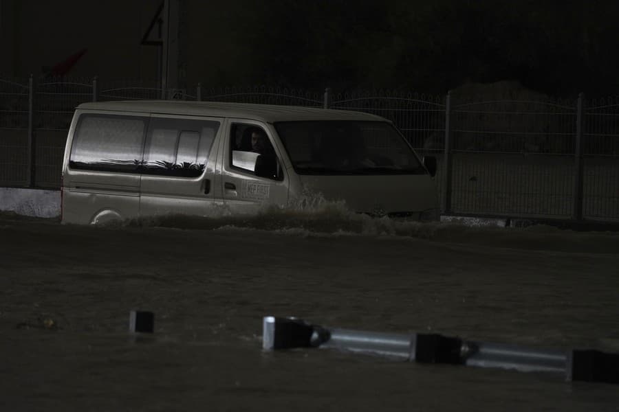 Hromy, blesky, záplavy: Dubaj