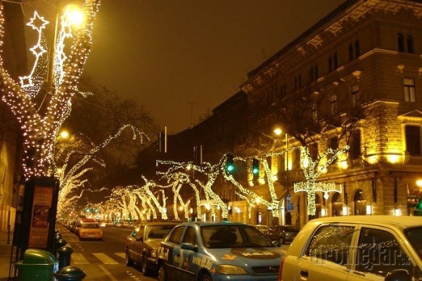 Andrássyho ulica vo vianočnej