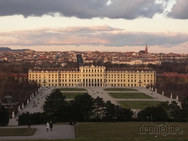 Zámok Schönbrunn je najnavštevovanejšou viedenskou pamiatkou.