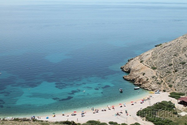 Zátoka pri Starej Baške - ostrov Krk, Chorvátsko