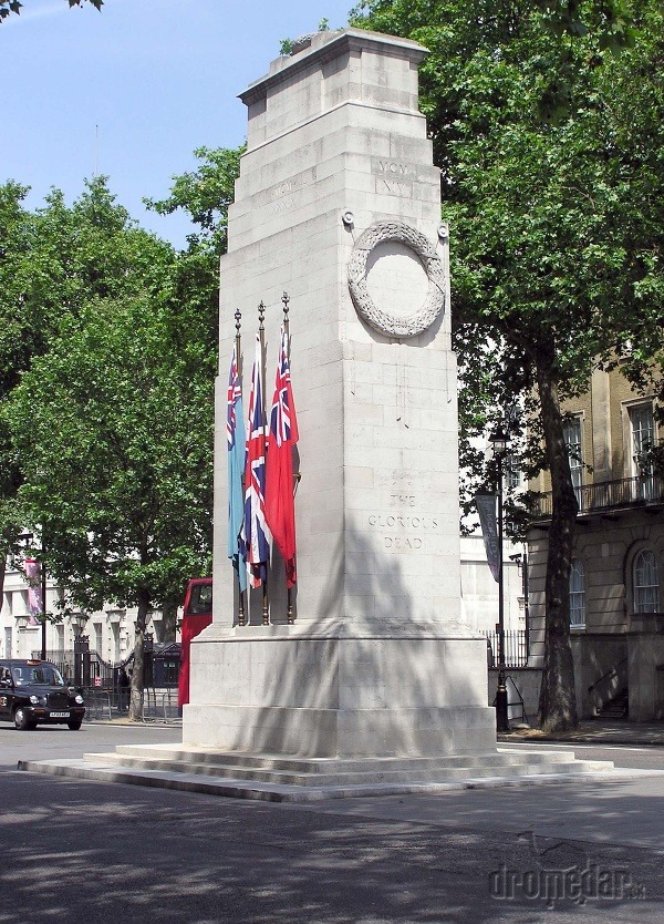 Cenotaph, Pamätník padlých vojakov,