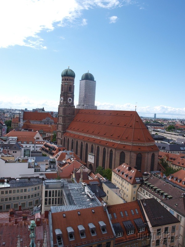 Kostol Frauenkirche, jeden zo symbolov hlavného mesta Bavorska - Mníchova, Nemecko
