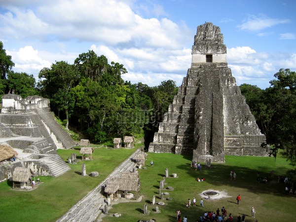 Tikal, Mayská cesta