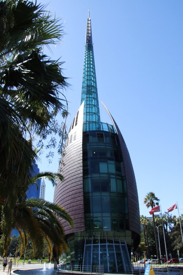 Bell Tower, Perth, Západná