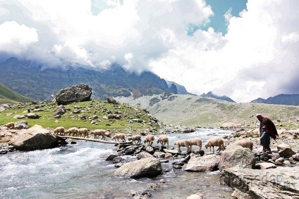 Pri jazere Gangabal, Kašmír,