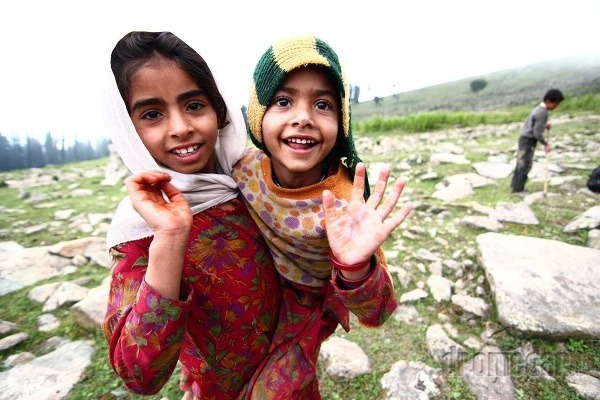 Deti z osady, Kašmír,