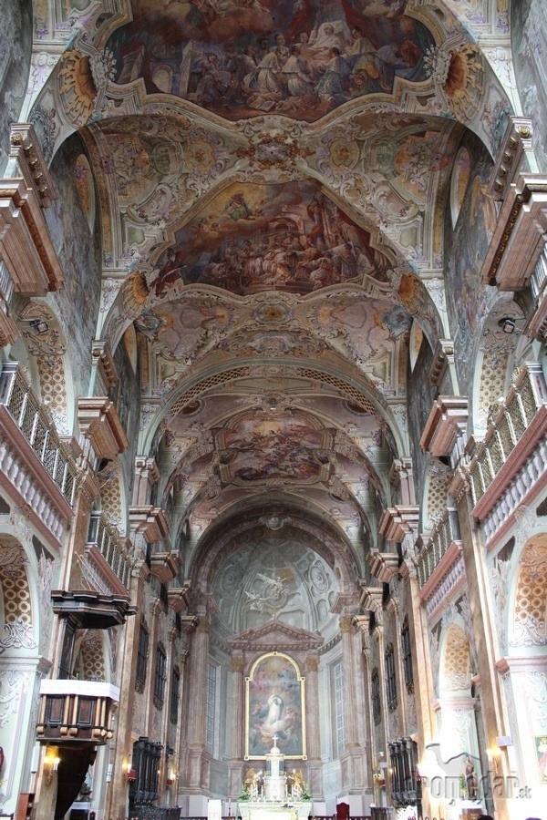 Prekrásny interiér kostola sv.