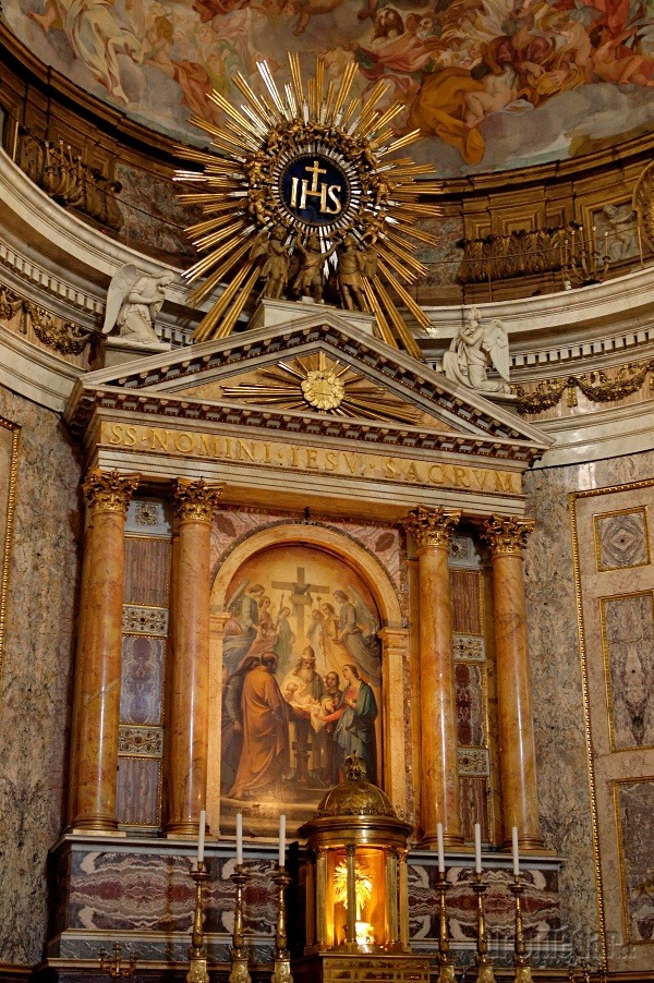 Hlavný oltár, Kostol najsvätejšieho