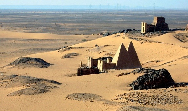 Pozdĺž údolia Nílu sa na území dnešného Sudánu nachádzajú nádherné archeologické náleziská z dôb egyptskej a merojskej civilizácie.