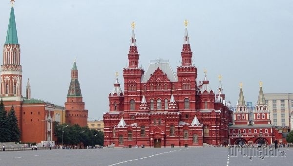 Červené námestie v Moskve, symbol metropoly a dávno skončených časov.