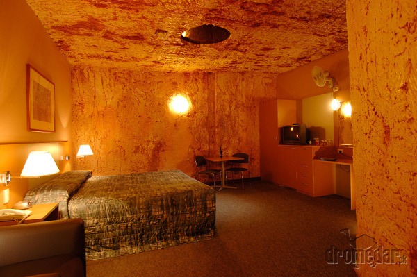 Desert Cave Hotel, Austrália