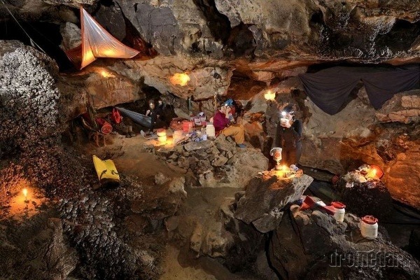 Podzemný kemp v jaskyni