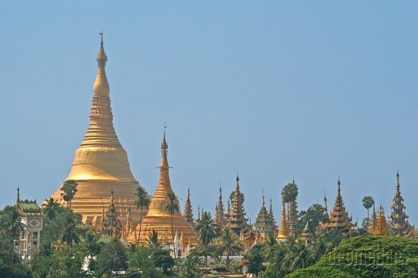 Zlatá pagoda je dominantou
