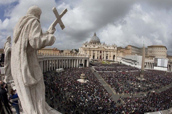 Veľkonočný Vatikán, Taliansko