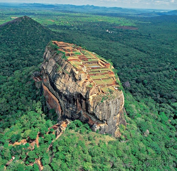 Na fotkách vyzerá Sigiriya mohutnejšie než pri prvom pohľade „naživo“, Srí Lanka