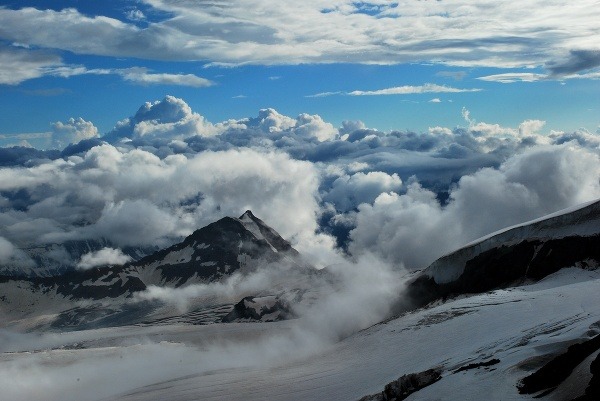 Elbrus- v objatí oblakov
Dominika