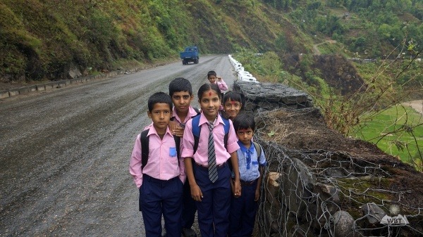 Deti pri ceste, Nepál