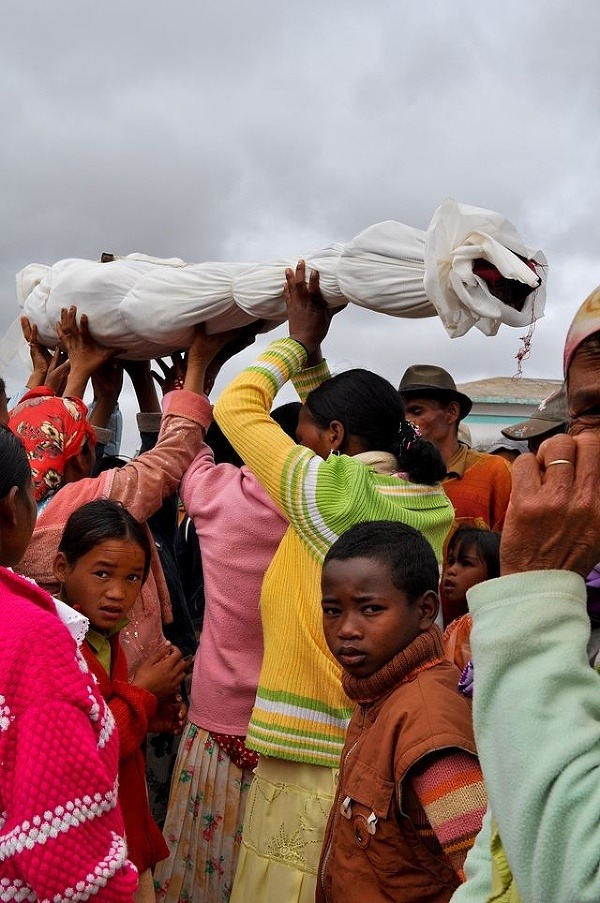 Znovu pochovávanie na Madagaskare