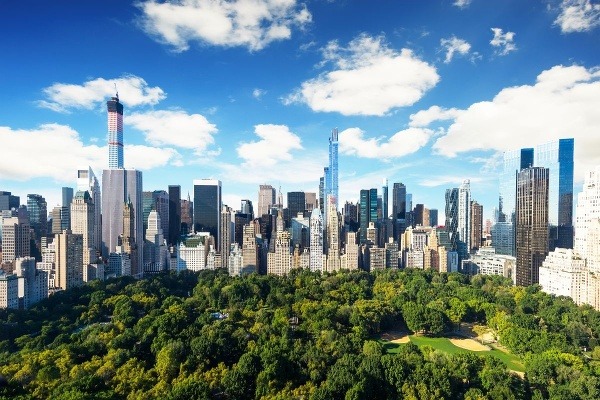 Central Park je najslávnejším mestským parkom sveta. S rozmermi 4x0,8 kilometra je zelenou oázou uprostred veľkomesta. 