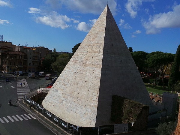 Cestiova pyramída