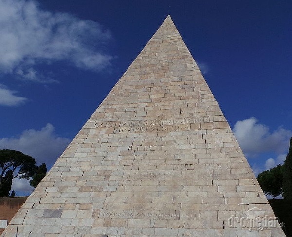 Cestiova pyramída