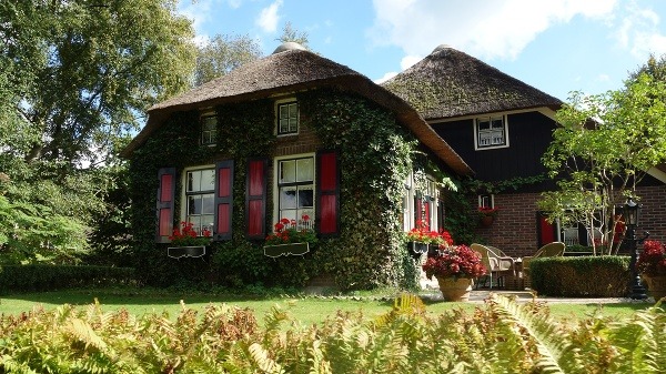 Holandská dedina Giethoorn je