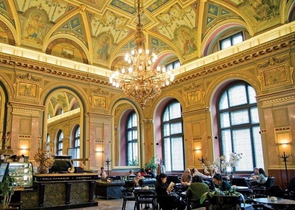 Alexandra Bookcafe v Budapešti