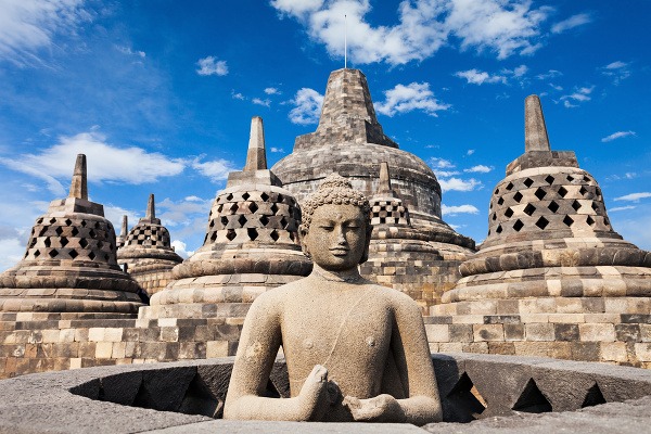 Borobudur vyzerá rovnako tajomne