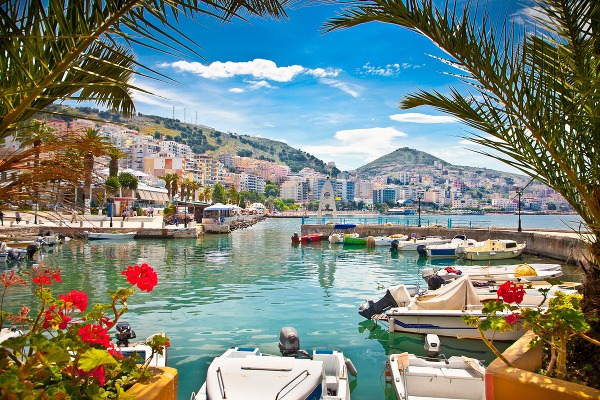 Prístav v Sarandë