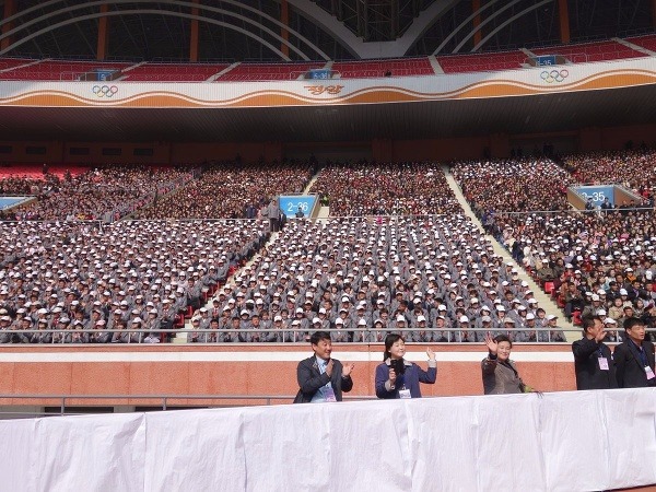 Diváci na výročnom pchjongjang
