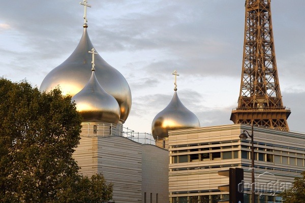 Paríž má v centre novú dominantu