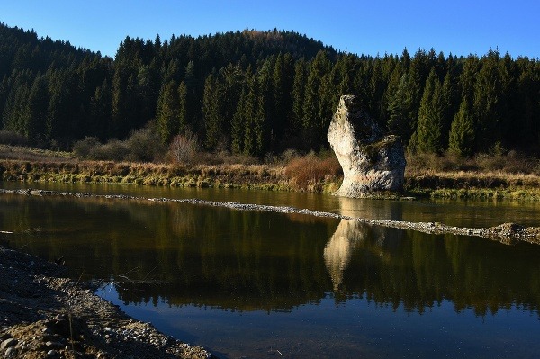 Obec Chmeľnica sa snaží zachrániť kamennú prírodnú pamiatku Skalná ihla