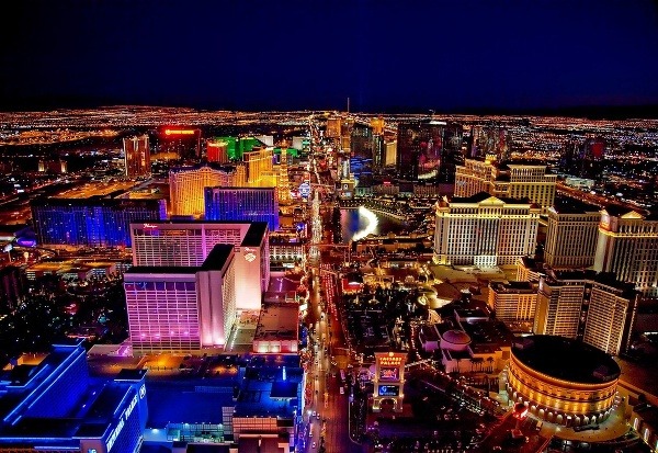 Vianoce v Las Vegas: Gýč alebo vzrušenie?