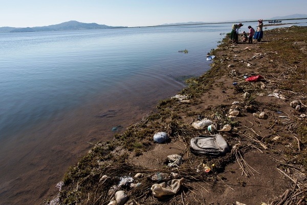 Jazero Titicaca pripomína smetisko