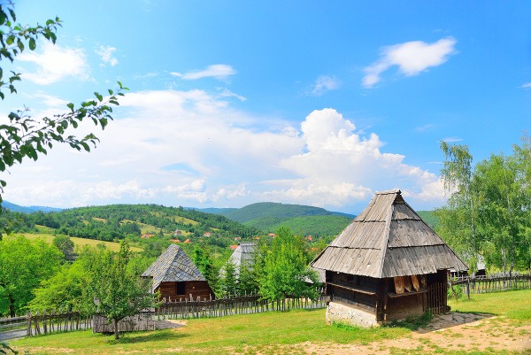 Skanzen Sirogojno, Srbsko