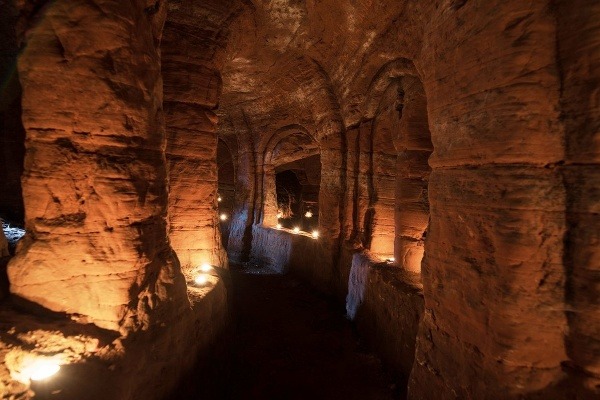 Caynton Cave, Anglicko, Veľká