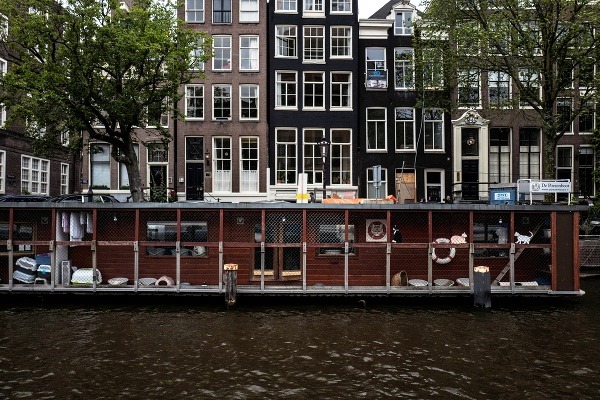 Loď Catboat v Amsterdame