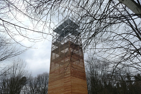 Vyhliadková veža na vrchu
