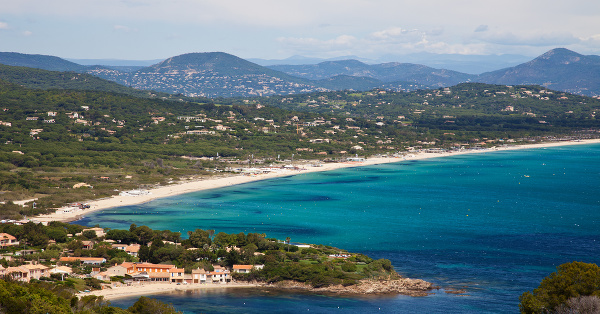 La plage de Pampellone près de Saint-Tropez,